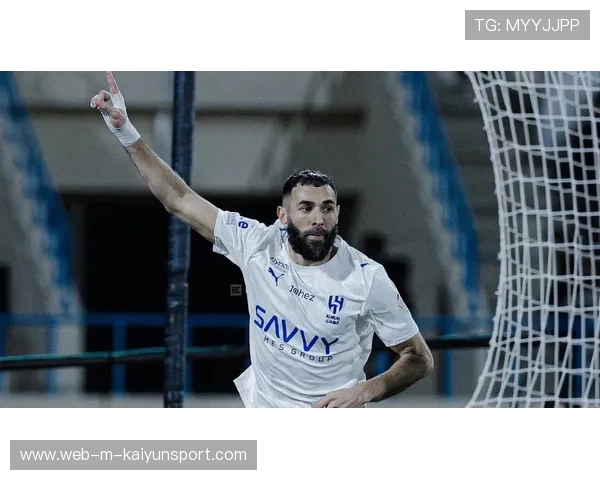 本泽马沙特新月首战火力全开，带领球队迎来首胜