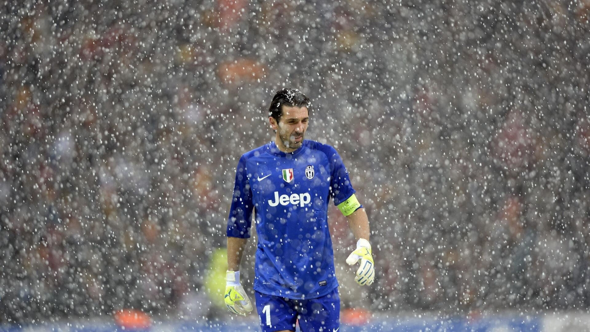 勇士又靠库里活着，那几记三分堪称神迹，勇士是库里的球队